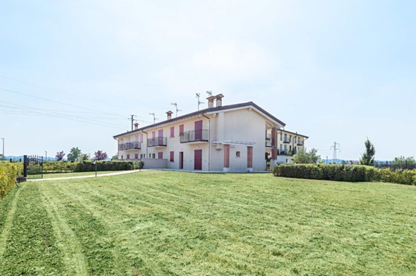 casa indipendente in vendita a Desenzano del Garda