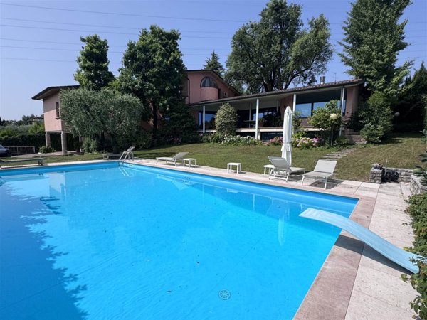 casa indipendente in vendita a Desenzano del Garda