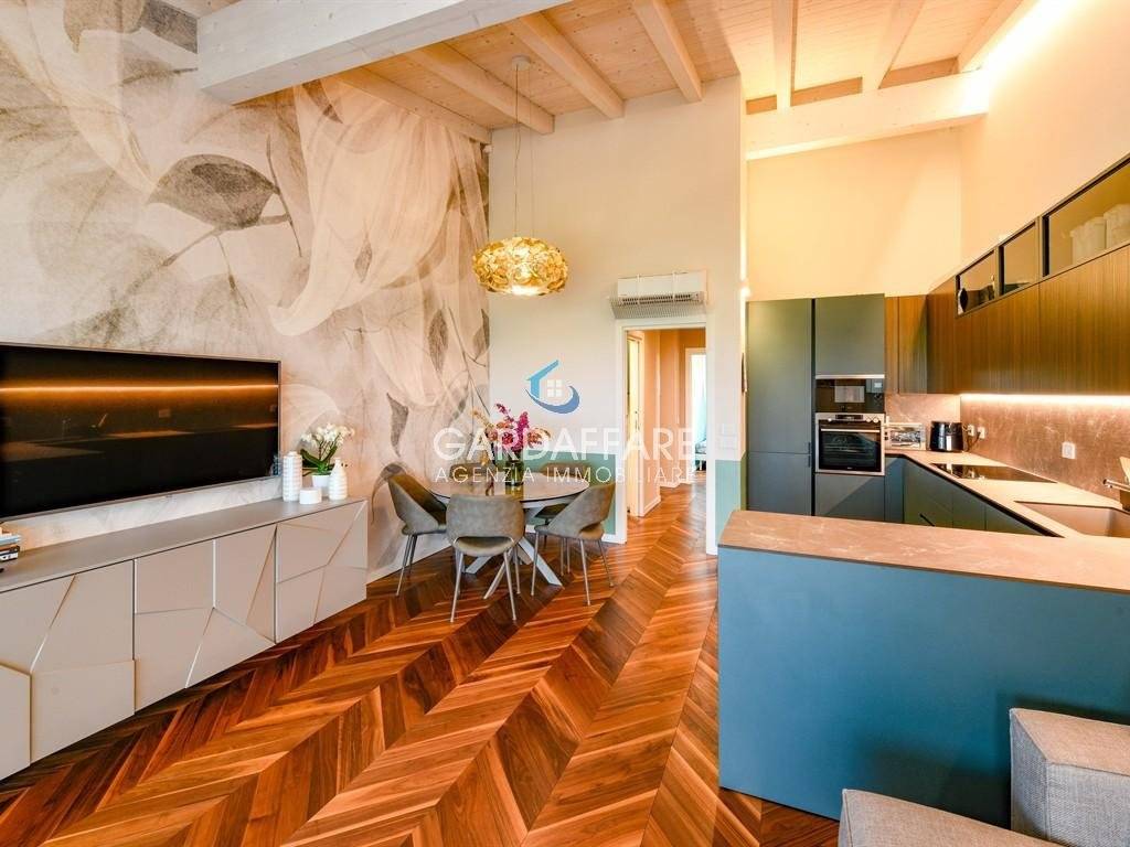 appartamento in vendita a Desenzano del Garda in zona Rivoltella