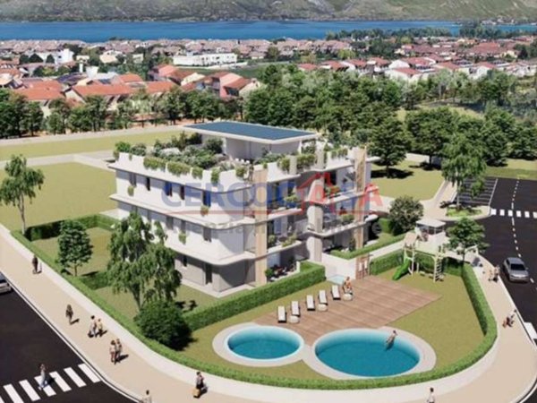 appartamento in vendita a Desenzano del Garda in zona Rivoltella