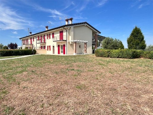 casa indipendente in vendita a Desenzano del Garda in zona Rivoltella