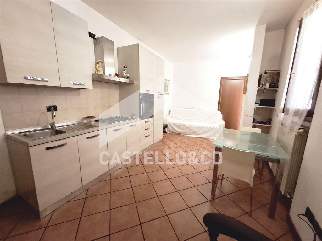 appartamento in vendita a Desenzano del Garda in zona Rivoltella