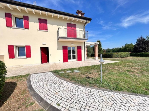 casa indipendente in vendita a Desenzano del Garda in zona Rivoltella