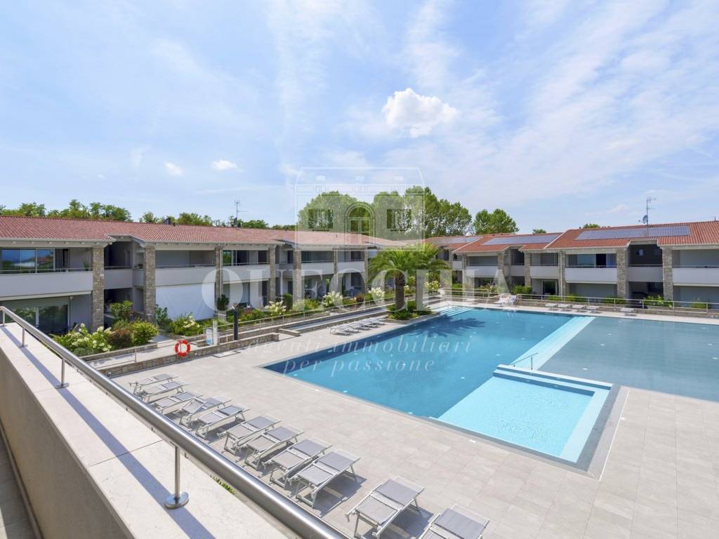 appartamento in vendita a Desenzano del Garda in zona Rivoltella