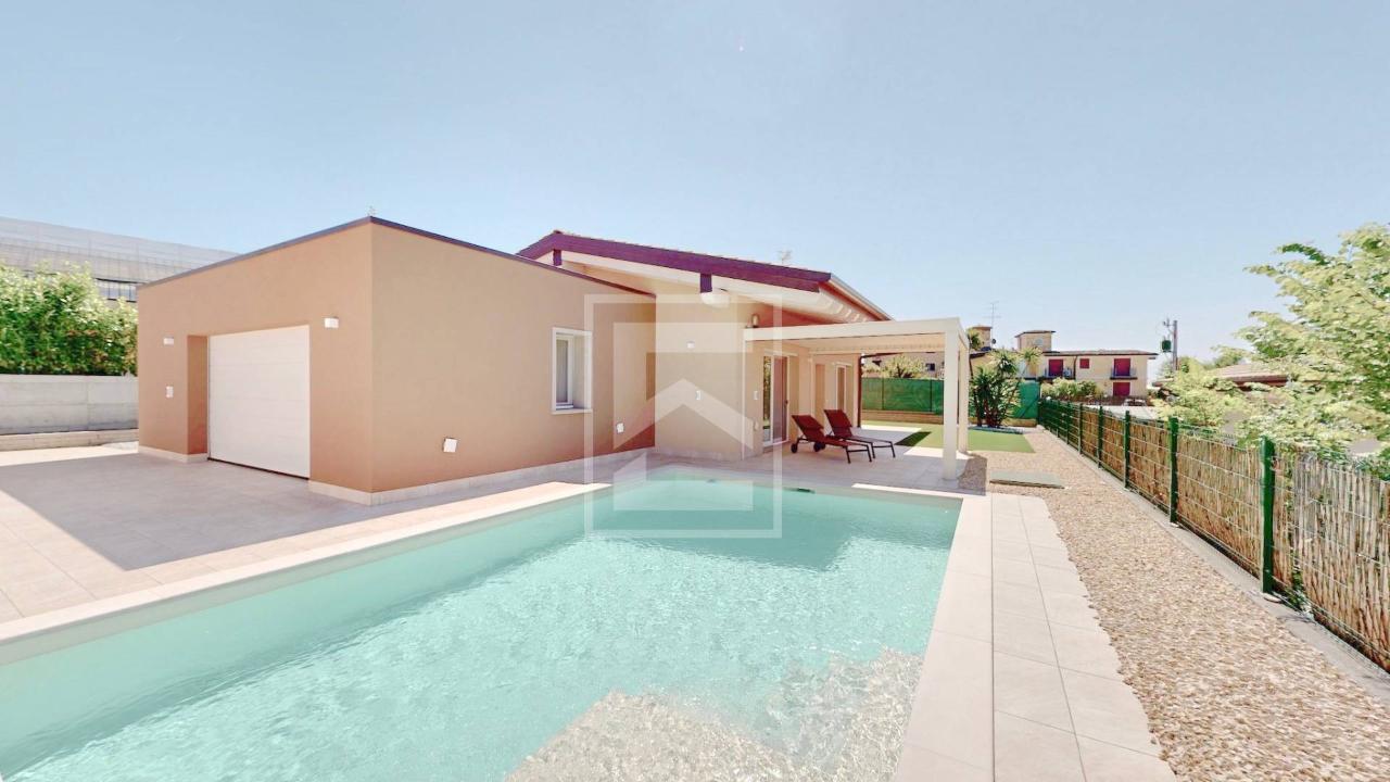 casa indipendente in vendita a Desenzano del Garda