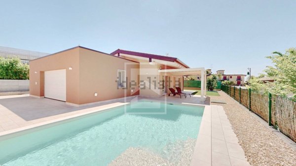 casa indipendente in vendita a Desenzano del Garda