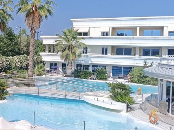 appartamento in vendita a Desenzano del Garda in zona Rivoltella