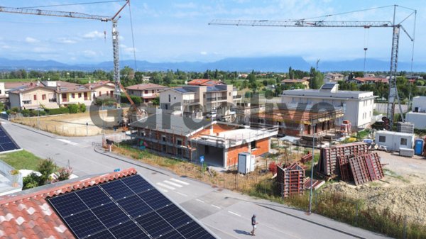 casa indipendente a Desenzano del Garda in zona San Martino della Battaglia