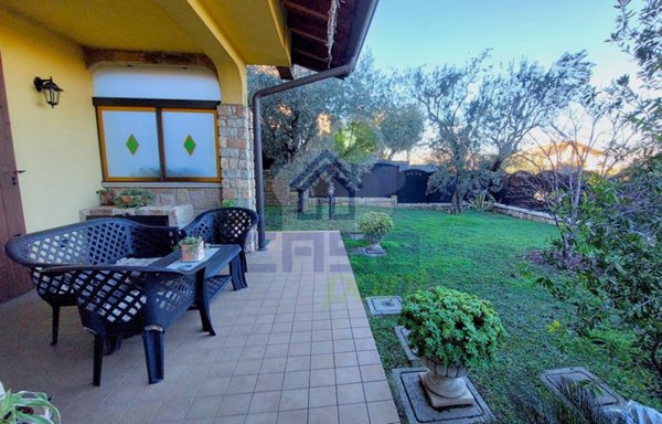 casa indipendente in vendita a Desenzano del Garda