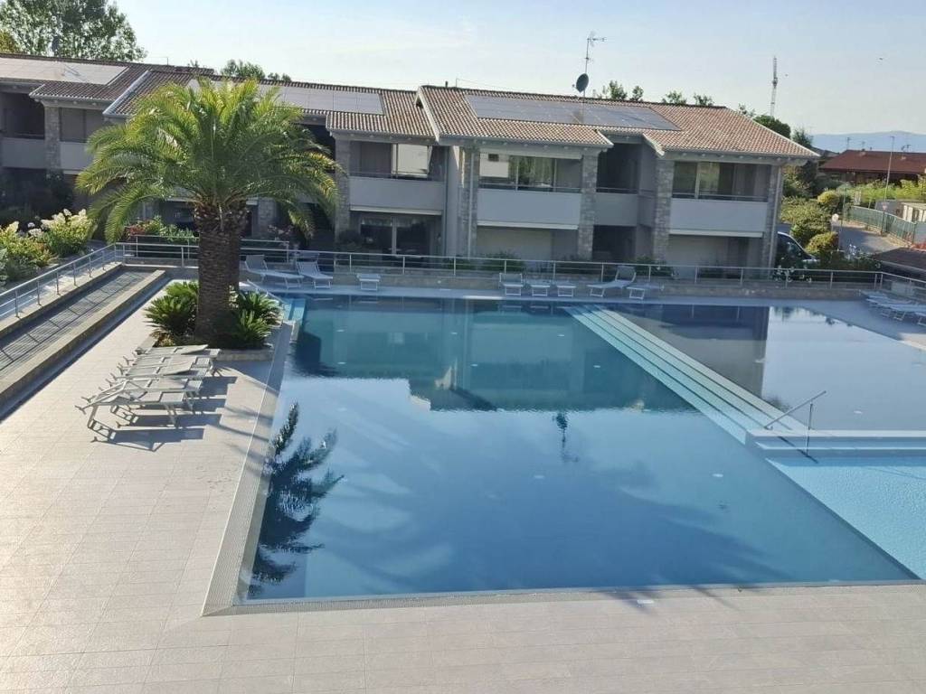 appartamento in vendita a Desenzano del Garda in zona Rivoltella