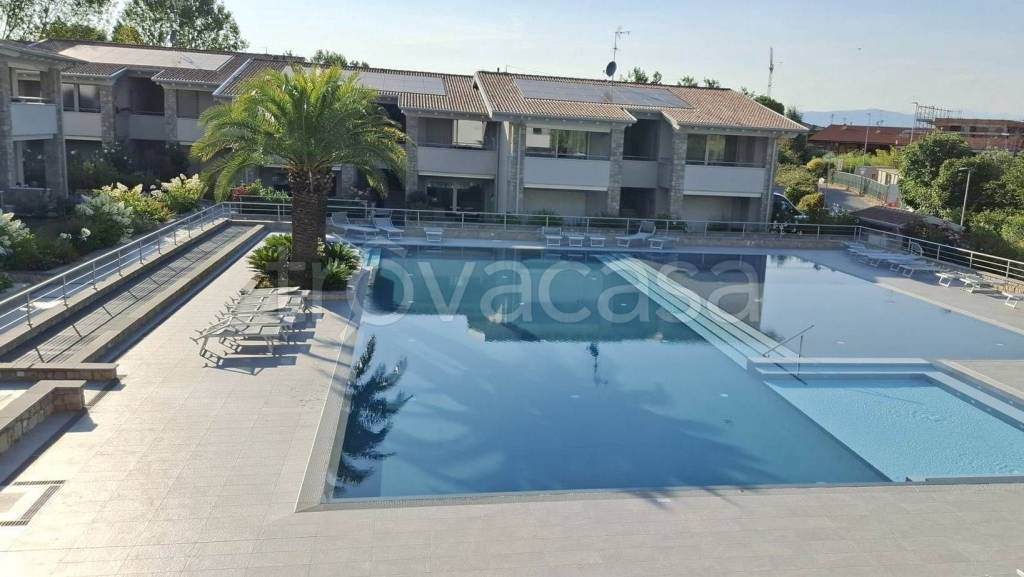 appartamento in vendita a Desenzano del Garda in zona Rivoltella