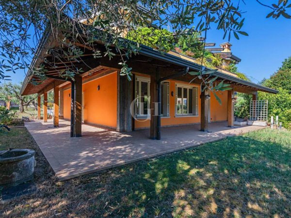 casa indipendente in vendita a Desenzano del Garda