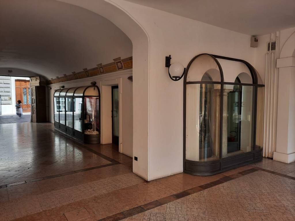 negozio in vendita a Desenzano del Garda