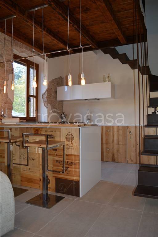 appartamento in vendita a Desenzano del Garda in zona Rivoltella