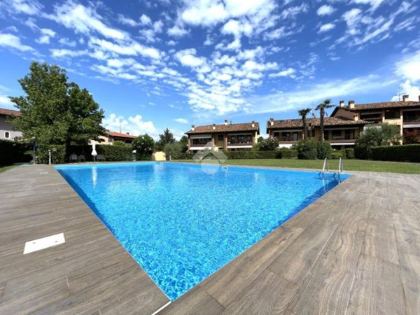 appartamento in vendita a Desenzano del Garda in zona Rivoltella