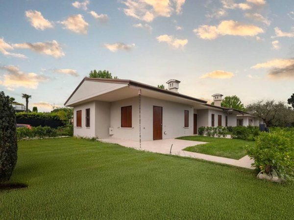 casa indipendente in vendita a Desenzano del Garda