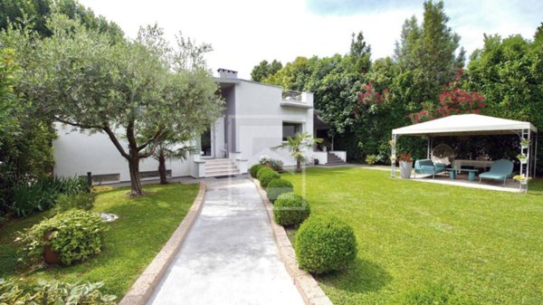 casa indipendente in vendita a Desenzano del Garda
