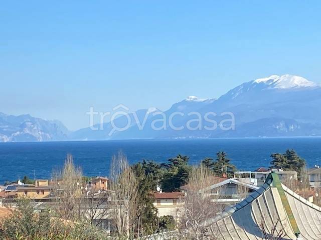 casa indipendente in vendita a Desenzano del Garda