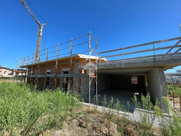 casa indipendente a Desenzano del Garda in zona San Martino della Battaglia