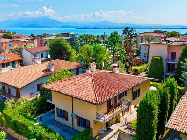 casa indipendente in vendita a Desenzano del Garda