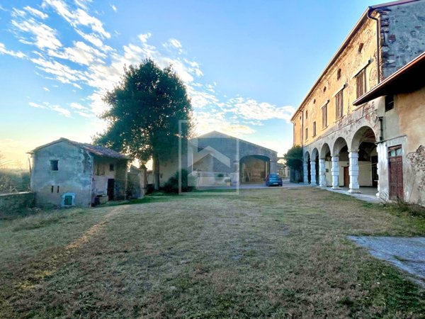 villa in vendita a Desenzano del Garda in zona Montonale