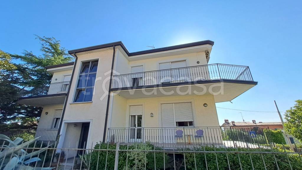 casa indipendente in vendita a Desenzano del Garda