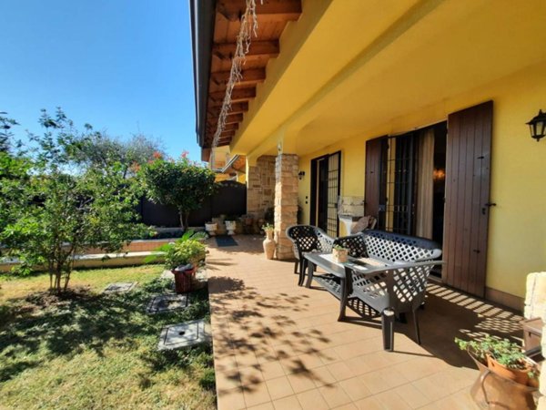 casa indipendente in vendita a Desenzano del Garda