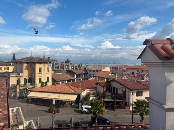 appartamento in vendita a Desenzano del Garda in zona Rivoltella