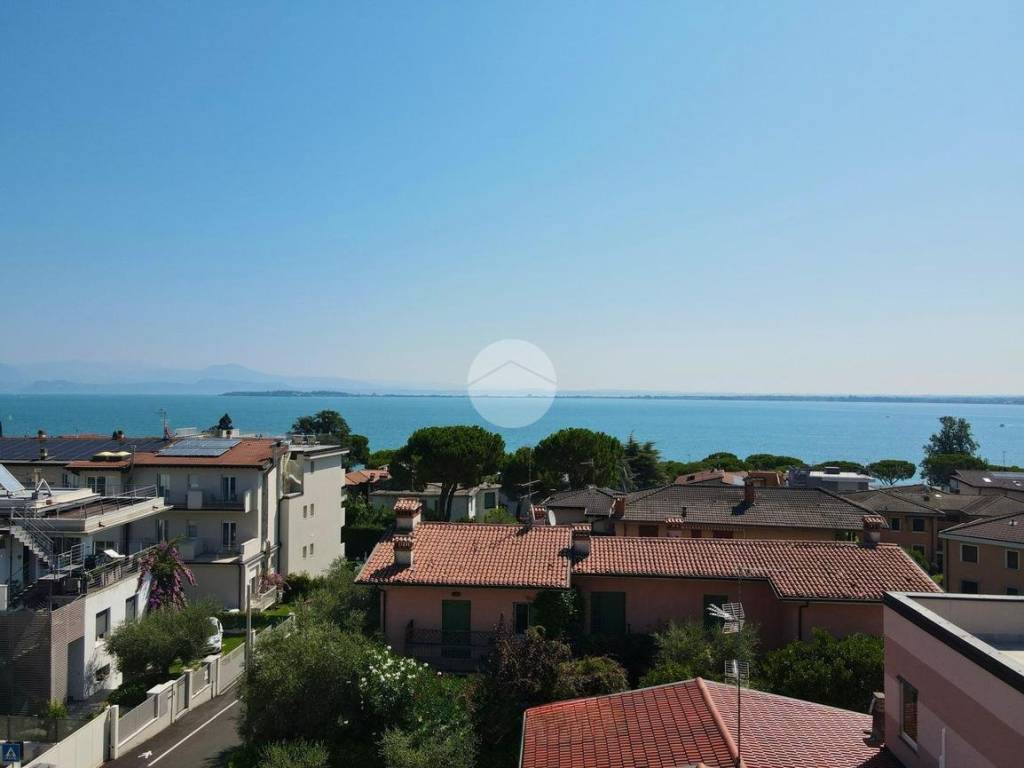 casa indipendente in vendita a Desenzano del Garda