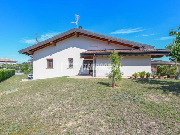 casa indipendente in vendita a Desenzano del Garda