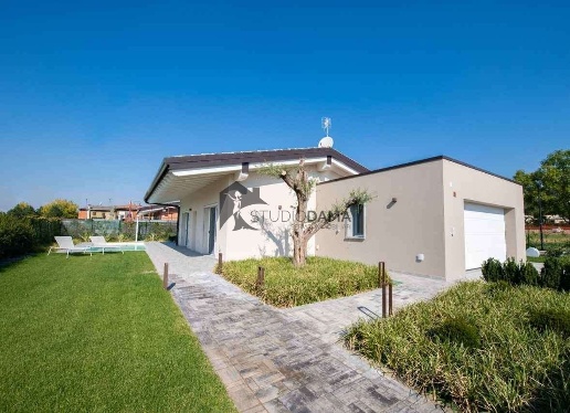 casa indipendente in vendita a Desenzano del Garda