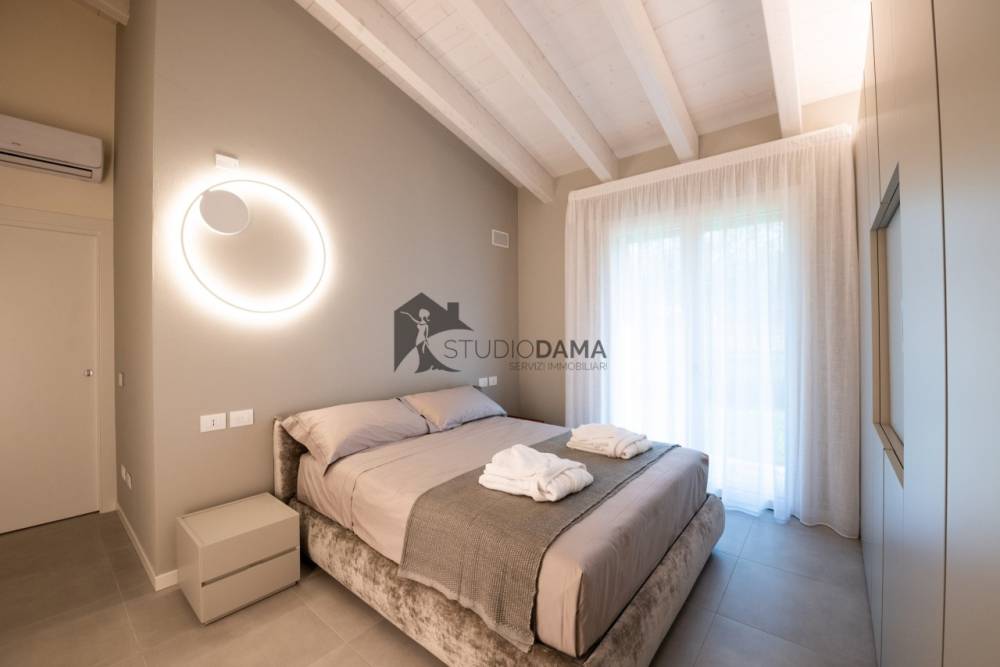 casa indipendente in vendita a Desenzano del Garda