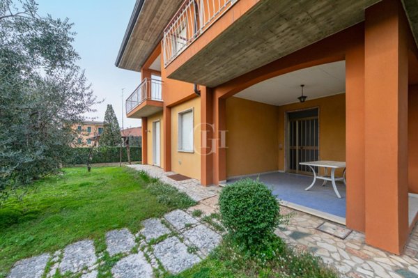 casa indipendente in vendita a Desenzano del Garda in zona Rivoltella