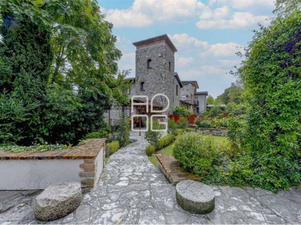casa indipendente in vendita a Desenzano del Garda