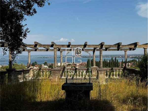 casa indipendente in vendita a Desenzano del Garda