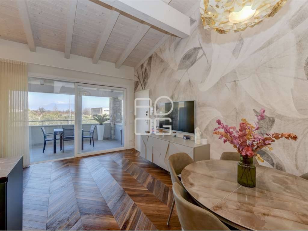 appartamento in vendita a Desenzano del Garda in zona Rivoltella