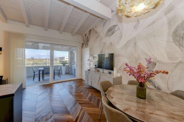 appartamento in vendita a Desenzano del Garda in zona Rivoltella
