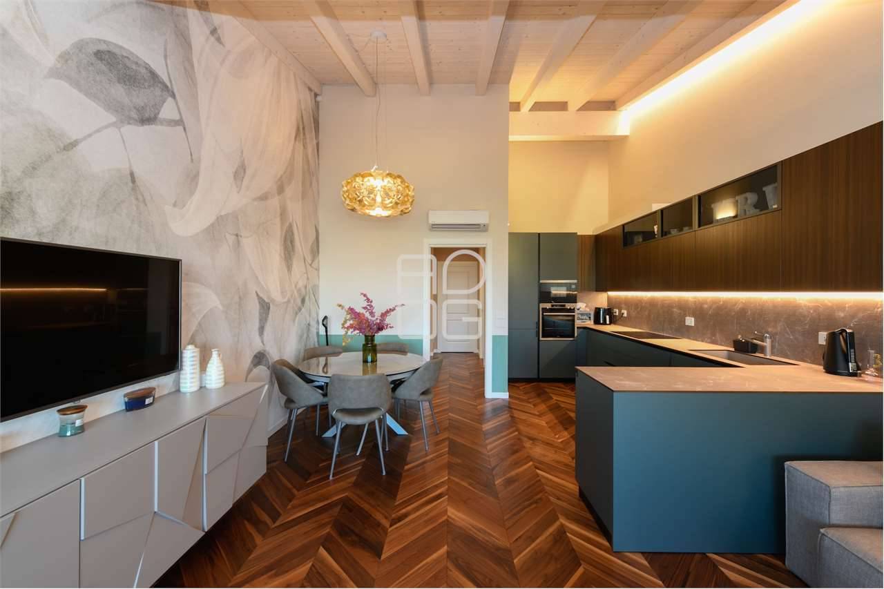 appartamento in vendita a Desenzano del Garda in zona Rivoltella