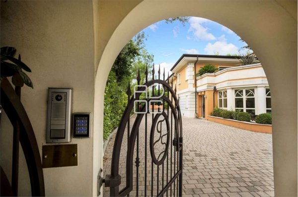 casa indipendente in vendita a Desenzano del Garda