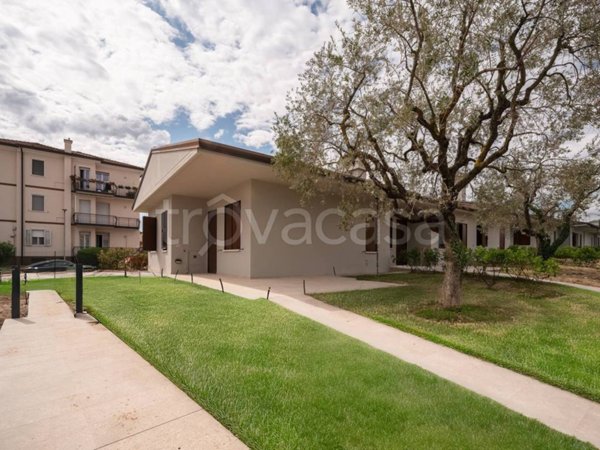 casa indipendente in vendita a Desenzano del Garda