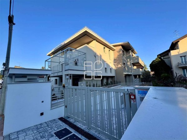 intera palazzina in vendita a Desenzano del Garda