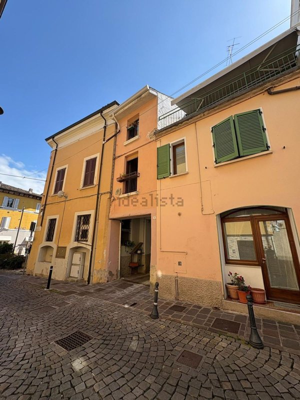 casa indipendente in vendita a Desenzano del Garda in zona Rivoltella