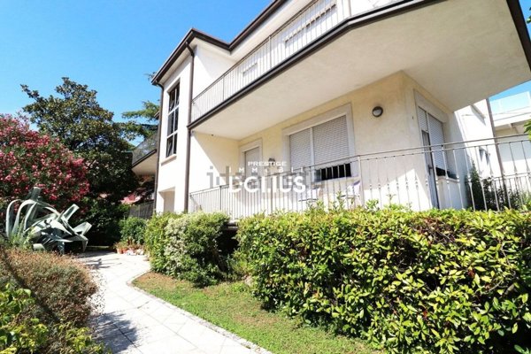 casa indipendente in vendita a Desenzano del Garda