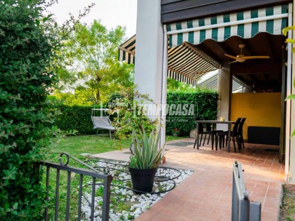 appartamento in vendita a Desenzano del Garda in zona Rivoltella