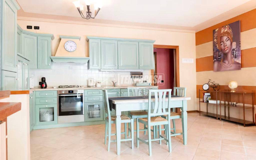 appartamento in vendita a Desenzano del Garda in zona Rivoltella