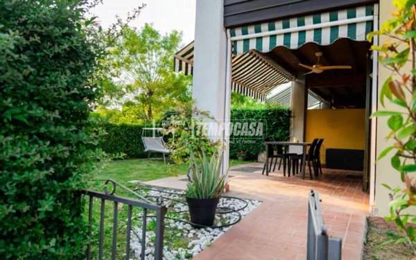 appartamento in vendita a Desenzano del Garda in zona Rivoltella