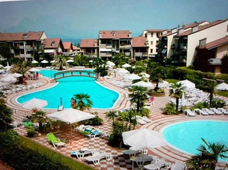 appartamento in vendita a Desenzano del Garda in zona Rivoltella
