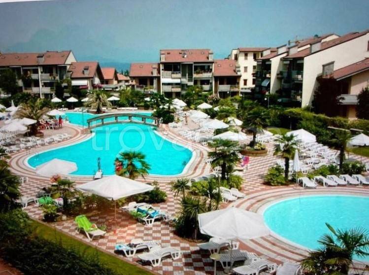 appartamento in vendita a Desenzano del Garda in zona Rivoltella