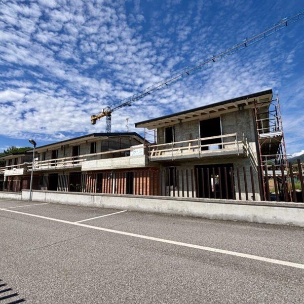casa indipendente in vendita a Desenzano del Garda