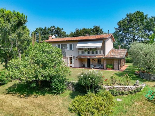 casa indipendente in vendita a Desenzano del Garda